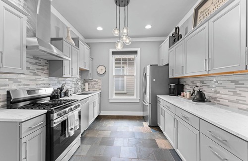 Tuscaloosa House | Coach’s Quarters | Walk to Victory. Sleep Like a Coach.