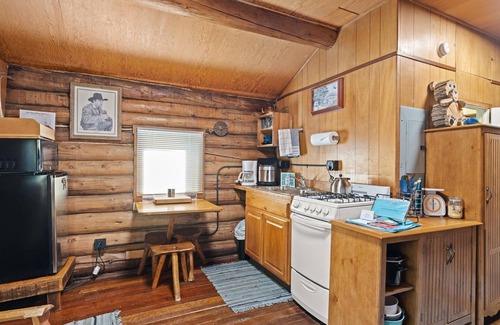 Red Lodge House | Coal Creek Cabin- fireplace, WiFi, dog friendly and is a short distance from downtown and mountains.