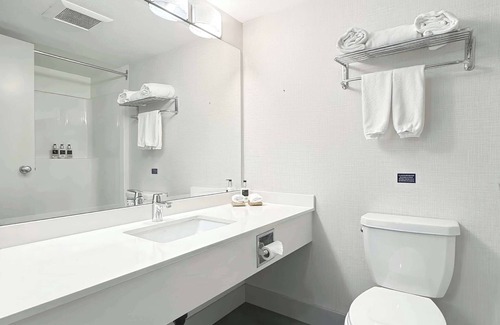 Abbotsford Hotel | Coast Abbotsford Hotel & Suites