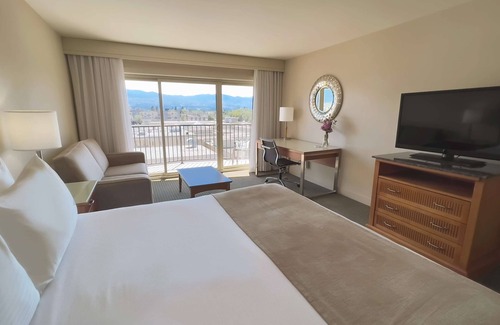 Central Okanagan Hotel | Coast Capri Hotel