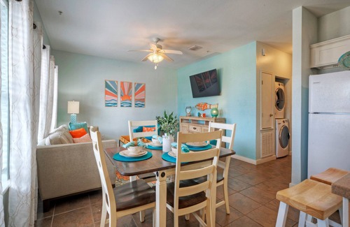 Port Aransas Condo | Coastal 2BDR Condo w/Shared Pool | Golf Cart Zone