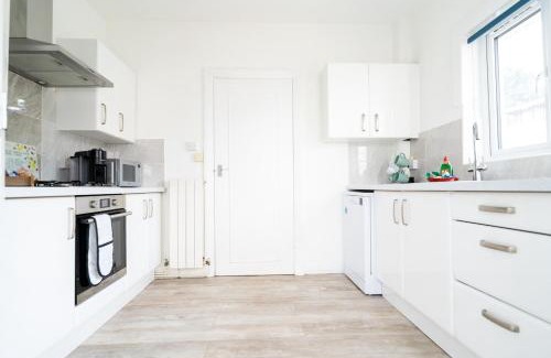 Sandbanks House | Coastal 4-Bed Family Retreat in Sandbanks