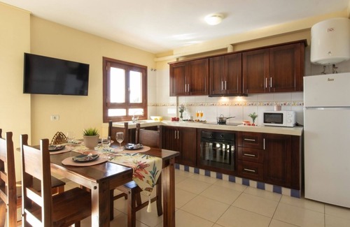 Punta del Hidalgo Apartment | Coastal apartment with terrace and pool