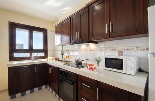 Punta del Hidalgo Apartment | Coastal apartment with terrace and pool