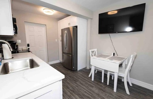 Lantana Apartment | Coastal Breezes -Walk to the Beach