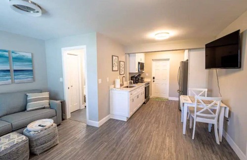 Lantana Apartment | Coastal Breezes -Walk to the Beach