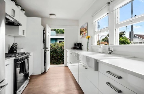 Venice House | Coastal Charm: Gated Venice Bungalow