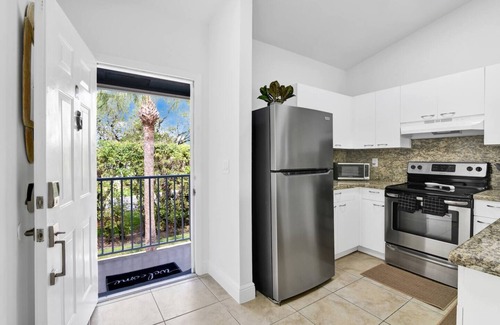 Mission Bay Apartment | Coastal Chic Apt - Minutes from Evert Tennis Academy & Osprey Point Golf Course