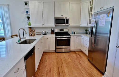 Lewes House | Coastal Club * 4BR twin House w 3.5 Baths, Sleeps 10