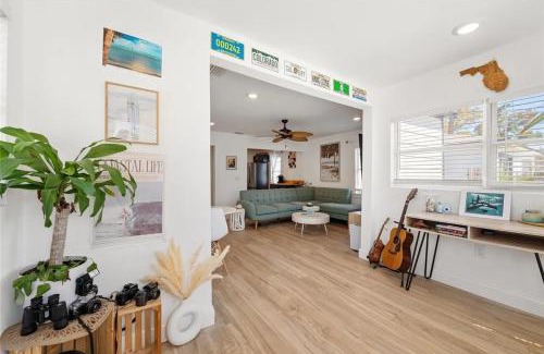 Childs Park Apartment | Coastal Comfort 2BR Getaway St Pete