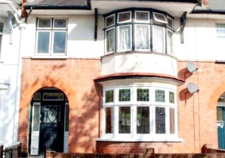 Leigh-on-Sea Apartment | Coastal Comfort in Leigh Ideal for Work & Leisure