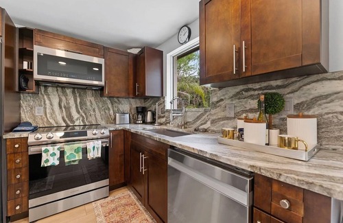 Tampa House | Coastal Comfort Retreat Getaway Near Hospitals