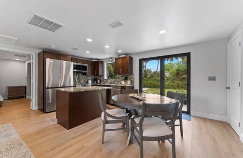 Tampa House | Coastal Comfort Retreat Getaway Near Hospitals