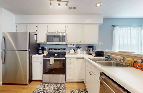 Carolina Forest Condo | Coastal condo with waterway views from balcony