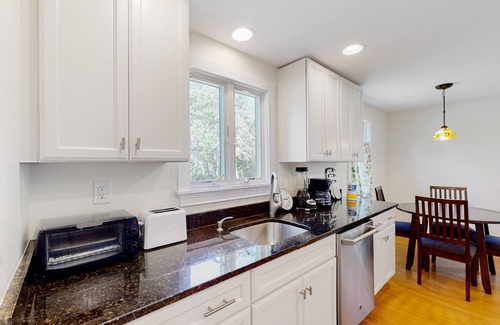 West Harwich House | Coastal cottage close to beaches and town - private yard, W/D, & new renovations