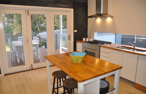 Towradgi House | Coastal Cottage - Pet Friendly