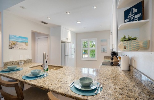 South Sarasota House | Coastal Cottage: Renovation Sleep 6 Hot tub, Pool