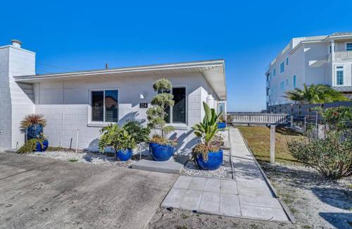 Ocean Cay House | Coastal Cottage 214 - Large Ocean View Deck - Gas Grill