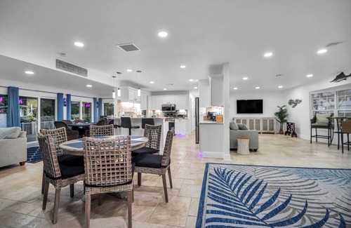 Bay Isle House | Coastal Escape in Sarasota – Siesta Key Beach & Kayak-Friendly Sandbar