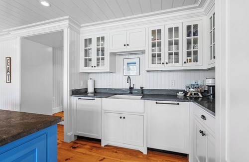 East Orleans House | Coastal Family Retreat Pool Arcade Fast Wi-FiHot Tub – 7 Bedrooms, Sleeps 16