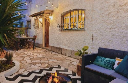 Charneca de Caparica e Sobreda House | Coastal Garden Paradise Retreat- 6 min from the beach