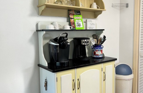 Alligator Point House | Coastal Getaway – Steps from the Beach with a Fishing lagoon & Outdoor Shower!n.