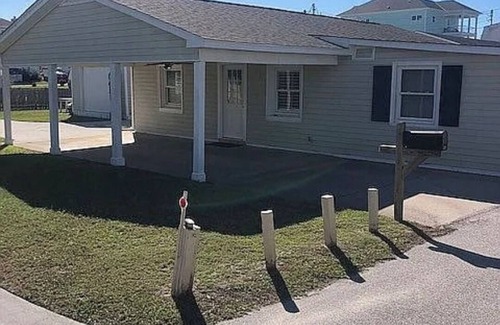 Atlantic Beach House | Coastal Getaway Just Steps to Sand, Pier, Fishing & The Best Dining in the area!