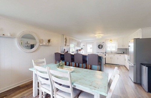 Atlantic Beach Cottage | Coastal home close to beach and local attractions with W/D & AC