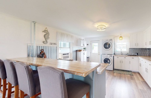 Atlantic Beach Cottage | Coastal home close to beach and local attractions with W/D & AC