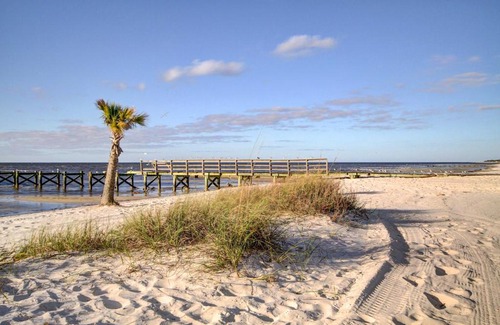 Long Beach House | Coastal Long Beach Rental with Patio, Walk to Beach!