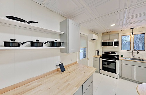 Sorrento Apartment | Coastal New England Gem | 2-Unit House | 5-Minute Walk to Sorrento Harbor