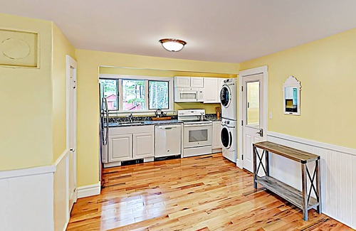 Sorrento Apartment | Coastal New England Gem | 2-Unit House | 5-Minute Walk to Sorrento Harbor