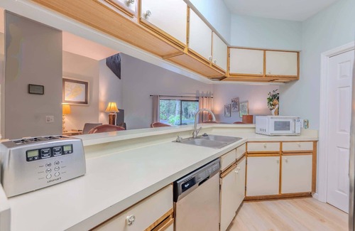 Hilton Head Island Apartment | Coastal Paradise 2BR Villa Near Coligny & Beach