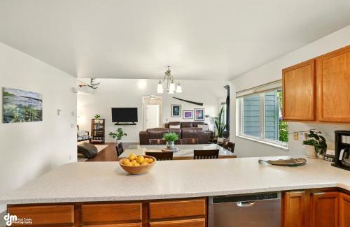 Downtown Anchorage House | Coastal Place - BEST location in Downtown!