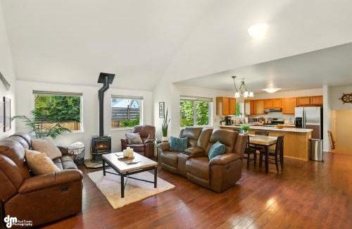 Downtown Anchorage House | Coastal Place - BEST location in Downtown!