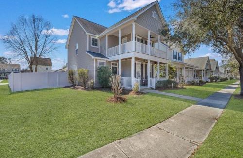 Bluffton House | Coastal Quarters in Bluffton - Dog Friendly! Bluffton Park Lowcountry Charmer