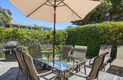 East Beach Apartment | Coastal retreat with patio, sun deck, & kitchenette - 2-minute walk to beach