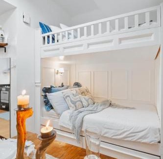 Legazpi Village Apartment | Coastal Studio in KL Tower Serviced Residences, Greenbelt, Makati! Maximum capacity 5 pax!