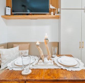 Legazpi Village Apartment | Coastal Studio in KL Tower Serviced Residences, Greenbelt, Makati! Maximum capacity 5 pax!