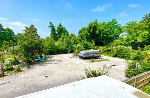 Morehead City RV Rental | Coastal Tiki Hideaway: Campsite #2, 30 Amp, Full Hook-up