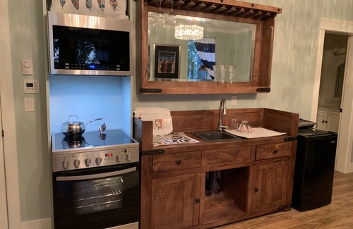 North Saanich Apartment | Coastal Wishes- Hot Tub by Moonlight, Ocean Views, Romantic Suite.