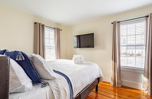 Mystic - New London House | Coates Townhome 3BR Historic Home Near Mystic Seaport