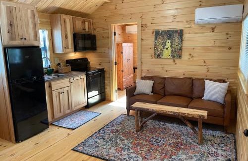 Murphy Hotel | Cobb Creek Cabins