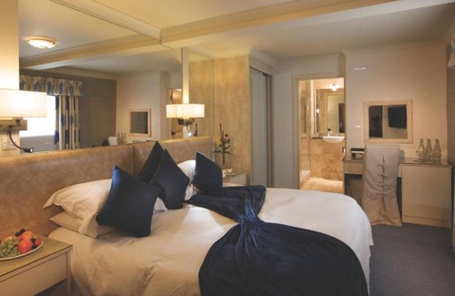 Cobo Hotel | Cobo Bay Hotel