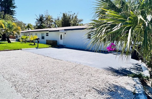 Poinsettia Heights Apartment | Coco Bay Condos