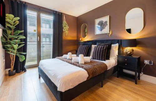 Theatreland Birmingham Apartment | Coco Lounge- Central Bham, O/R Parking & Balcony
