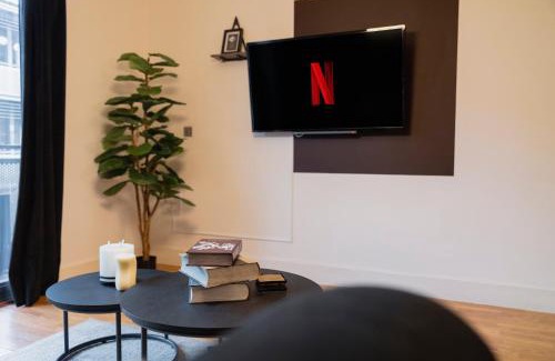 Theatreland Birmingham Apartment | Coco Lounge- Central Bham, O/R Parking & Balcony