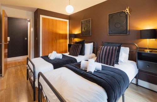 Theatreland Birmingham Apartment | Coco Lounge- Central Bham, O/R Parking & Balcony