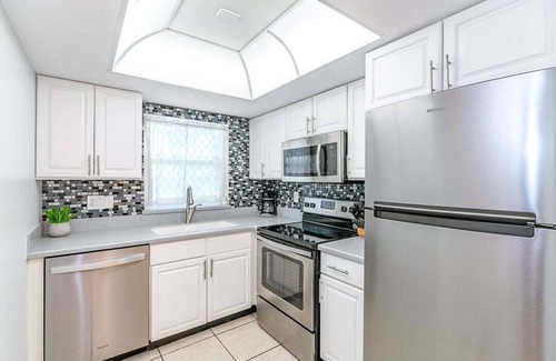 Avon By The Sea Condo | Cocoa Beach Club by Happy Palm Stays
