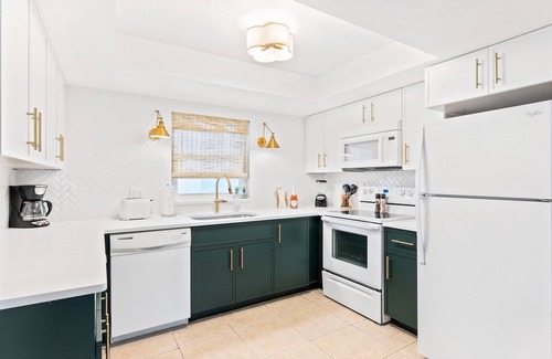 Avon By The Sea Condo | Cocoa Beach Club by Happy Palm Stays